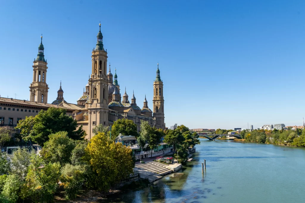15 escapadas de fin de semana baratas en tren por España