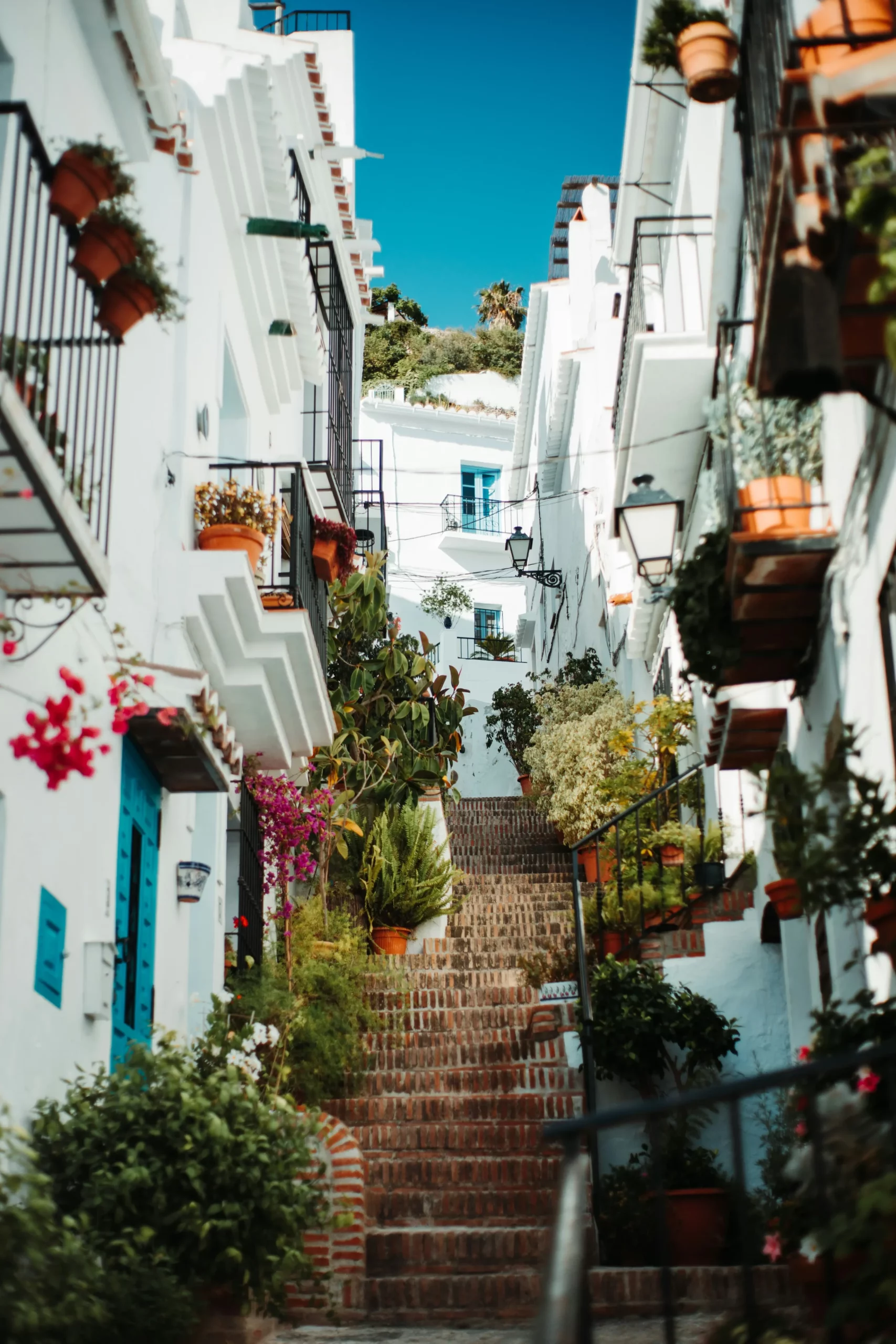 Calles empedradas y casas encaladas del barrio morisco de Frigiliana