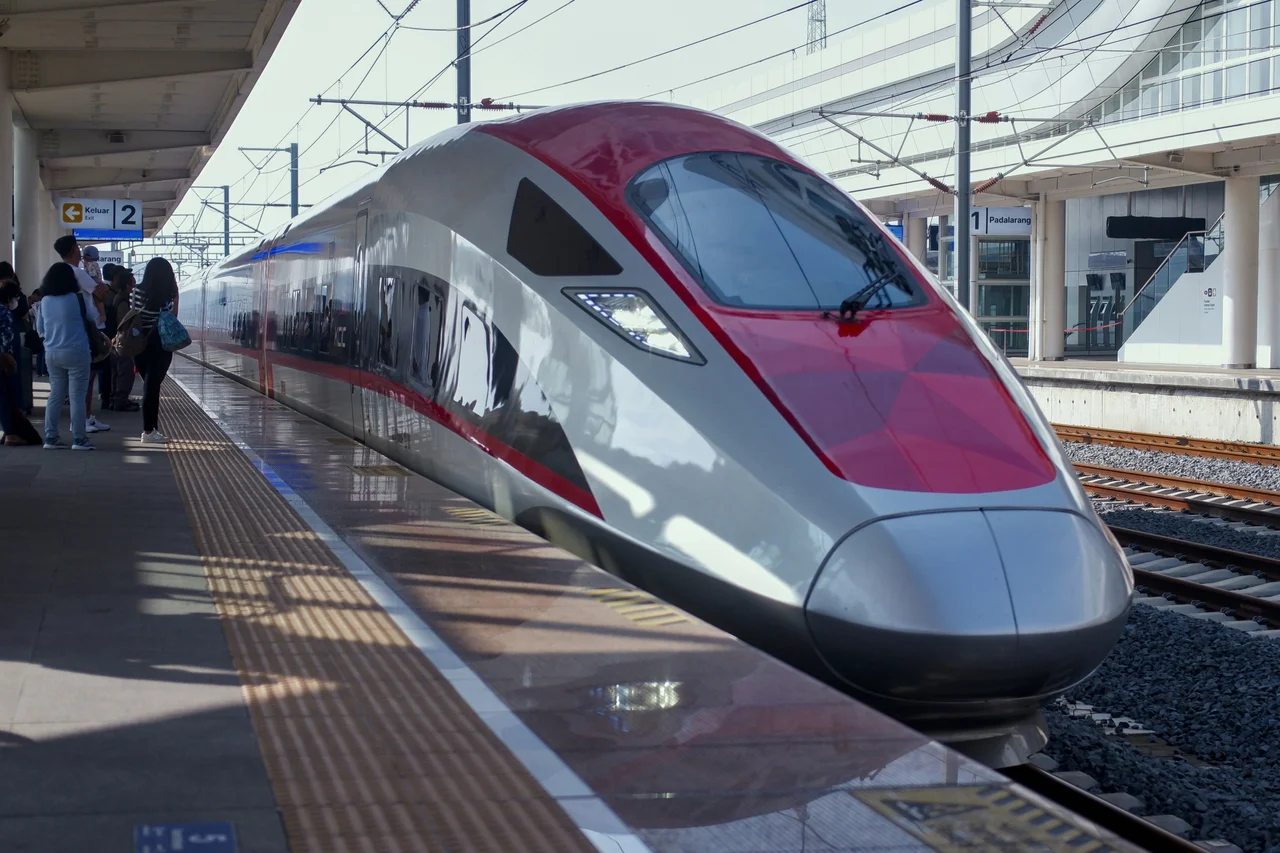Tren de alta velocidad en vías ferroviarias