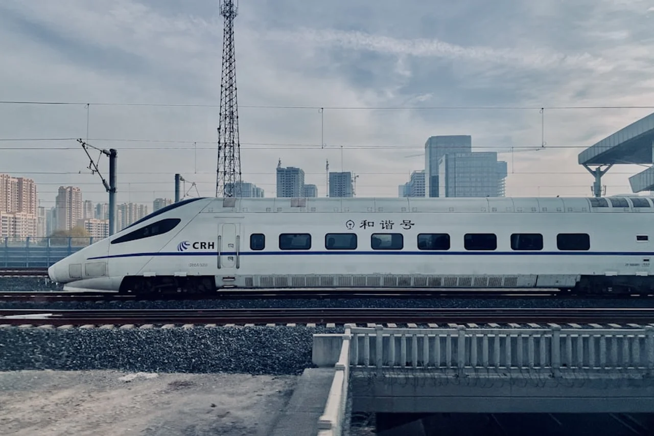 Interior de un vagón de tren de alta velocidad
