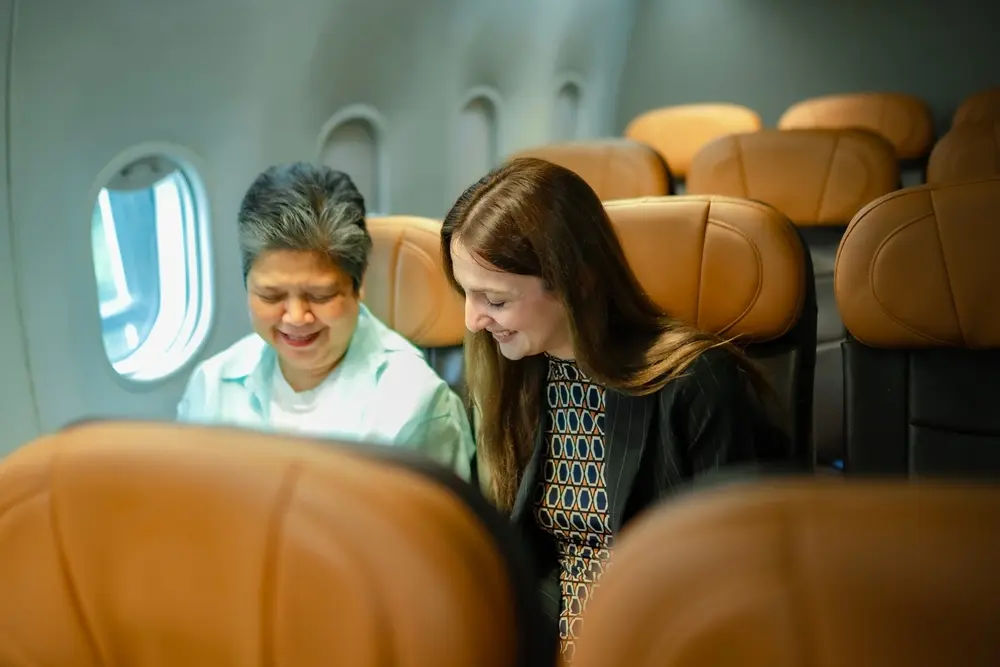 Diversidad de pasajeros en un vuelo internacional